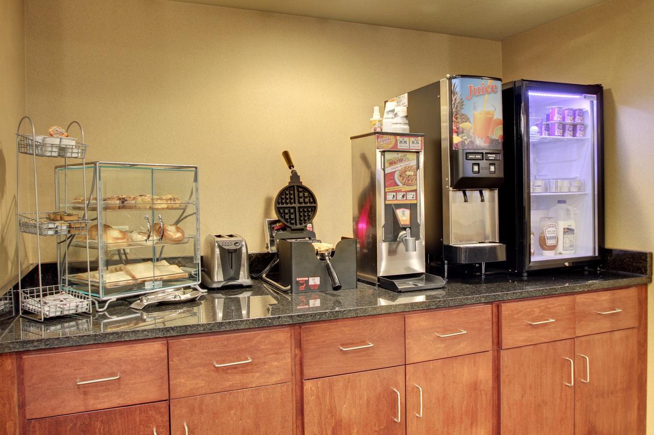 Cobblestone Inn And Suites - Eaton מראה חיצוני תמונה