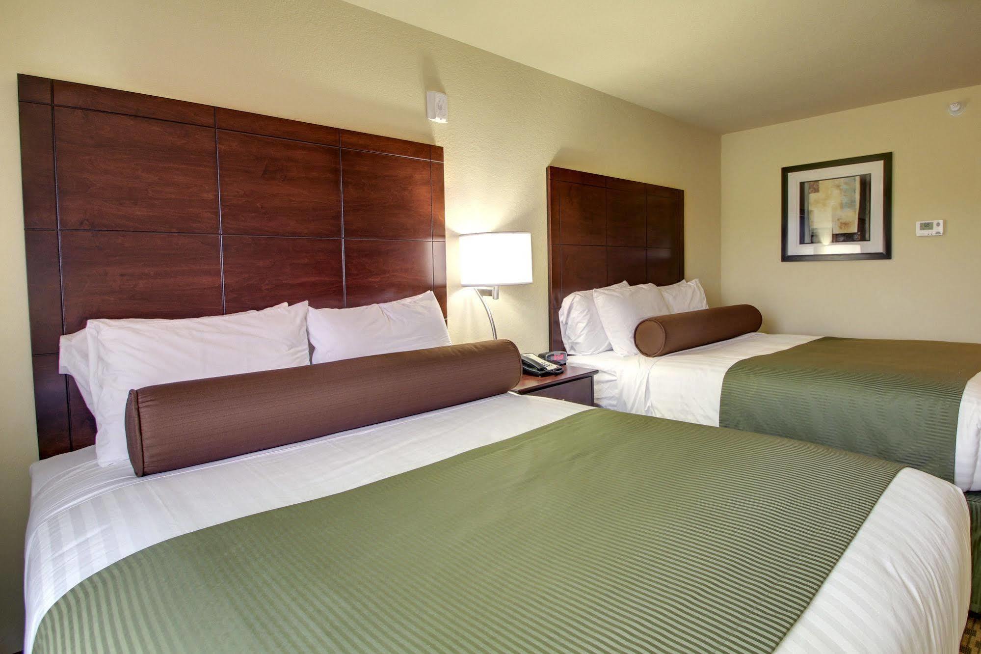 Cobblestone Inn And Suites - Eaton מראה חיצוני תמונה