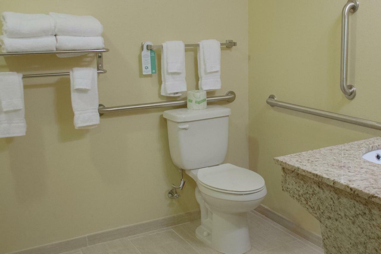 Cobblestone Inn And Suites - Eaton מראה חיצוני תמונה