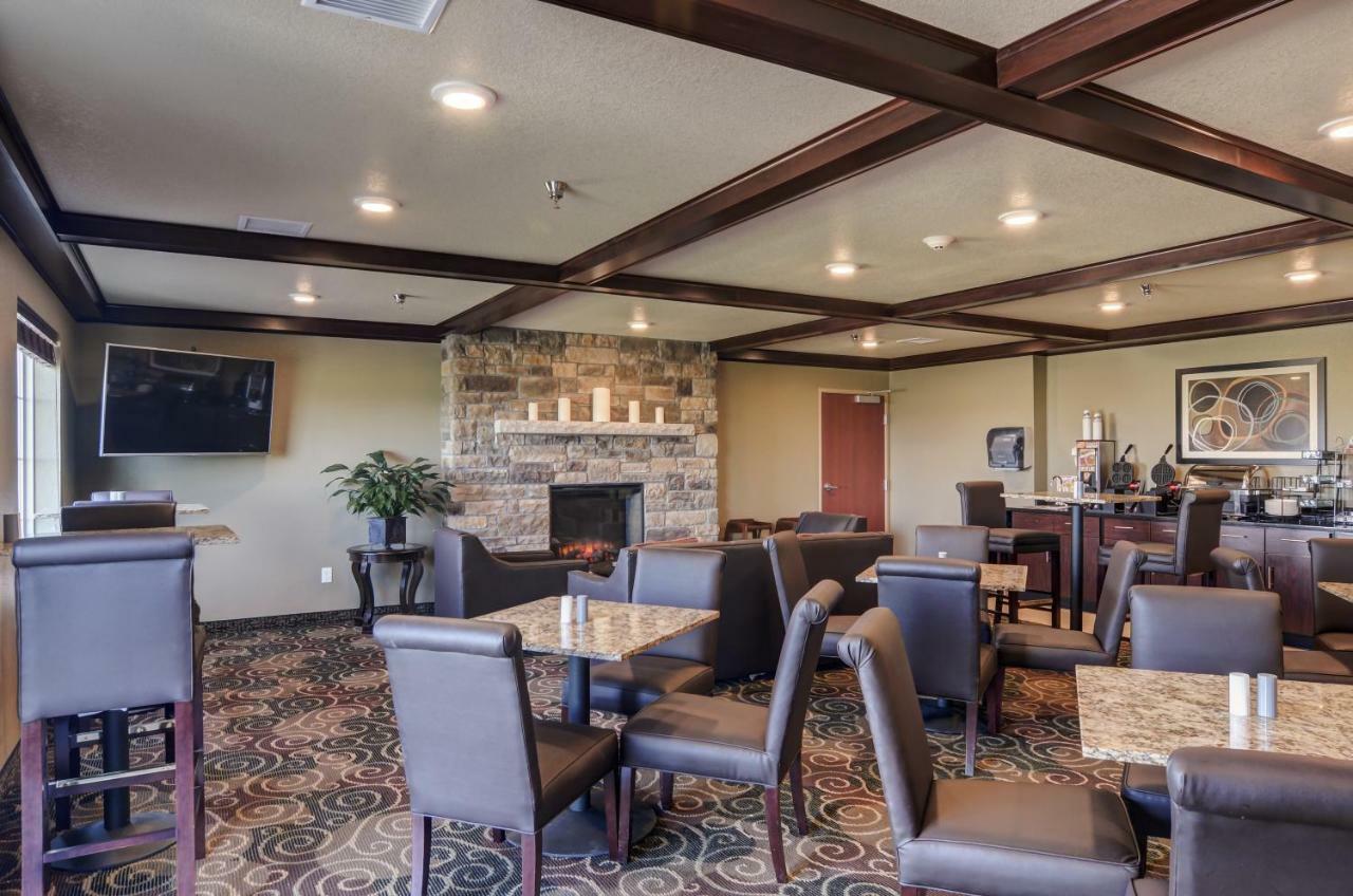 Cobblestone Inn And Suites - Eaton מראה חיצוני תמונה